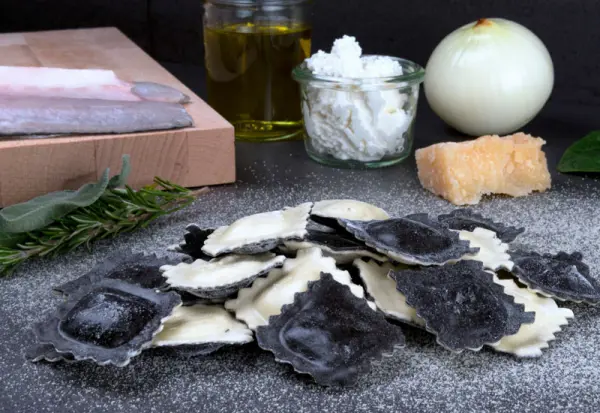 Ravioli al Branzino bianchi e neri (1 Pz x 1 Kg)