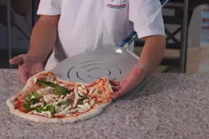 Pala per pizza rettangolare forata stile napoletano 36x36 - 3