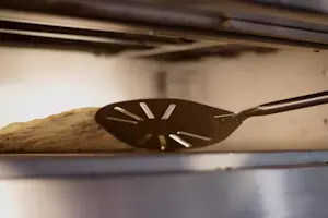 Palettino per pizza forato rinforzato acciaio inox 20x20 - 2